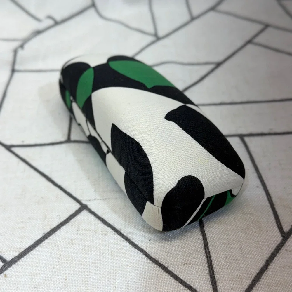 Vera Bradley Eyeglass Case OS Green Black White Geometric Hard Shell Fabric Wrap